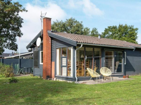 Stunning Holiday Home with Roofed Terrace in Jutland, Børkop